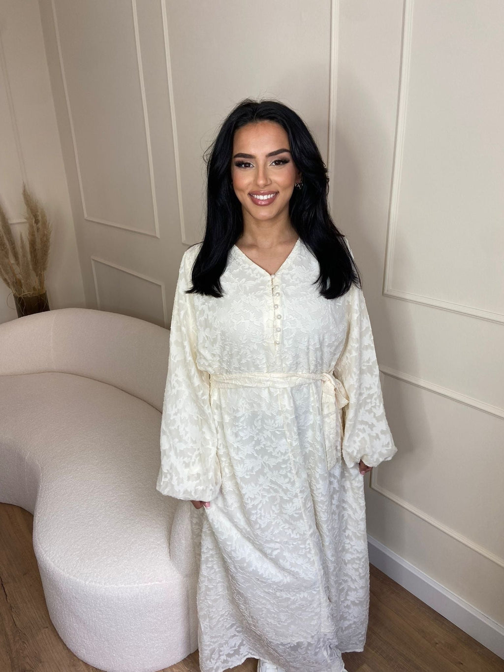 Kleid mit Blumenverzierung