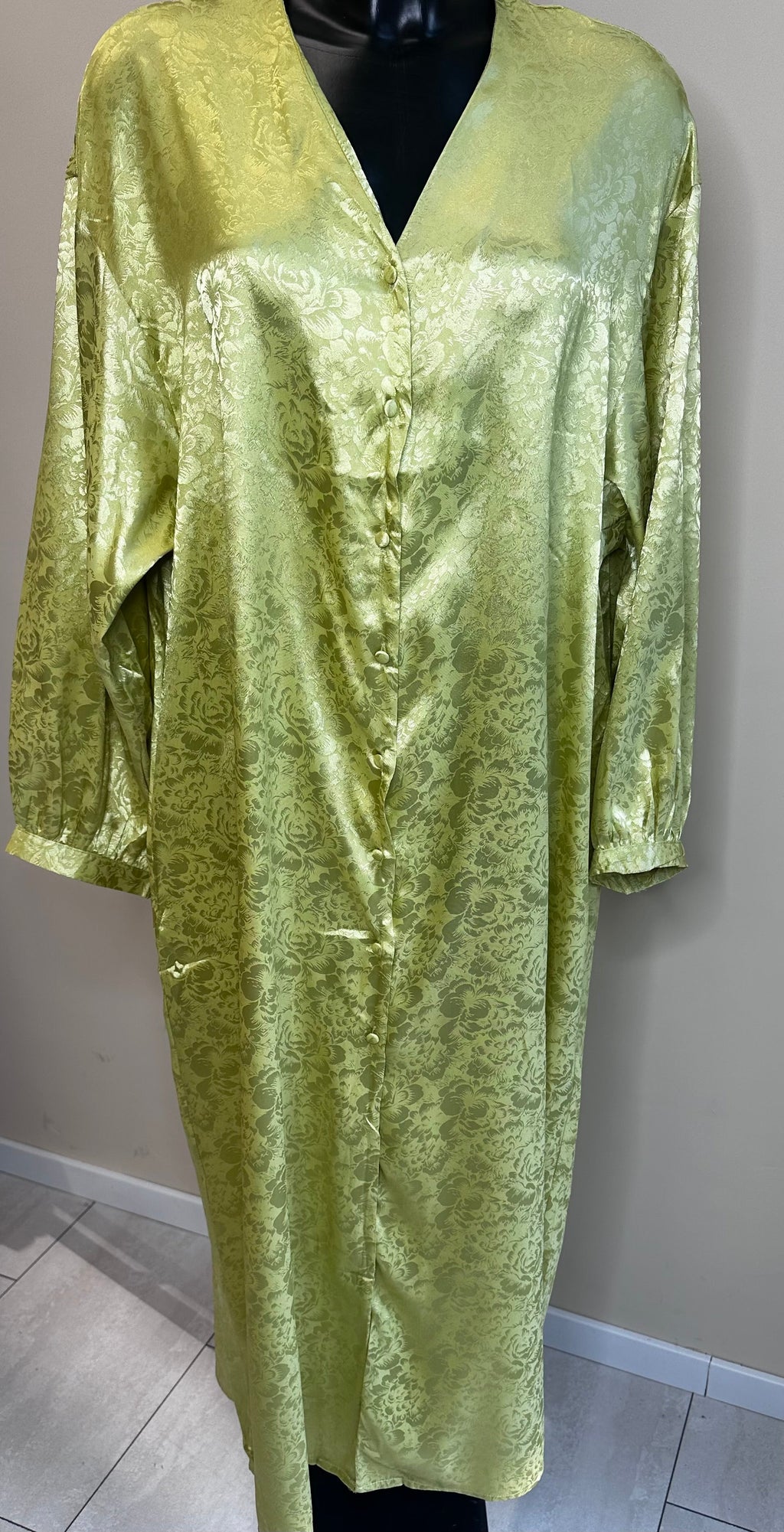 Kleid mit Blumenprint in verschiedenen Farben