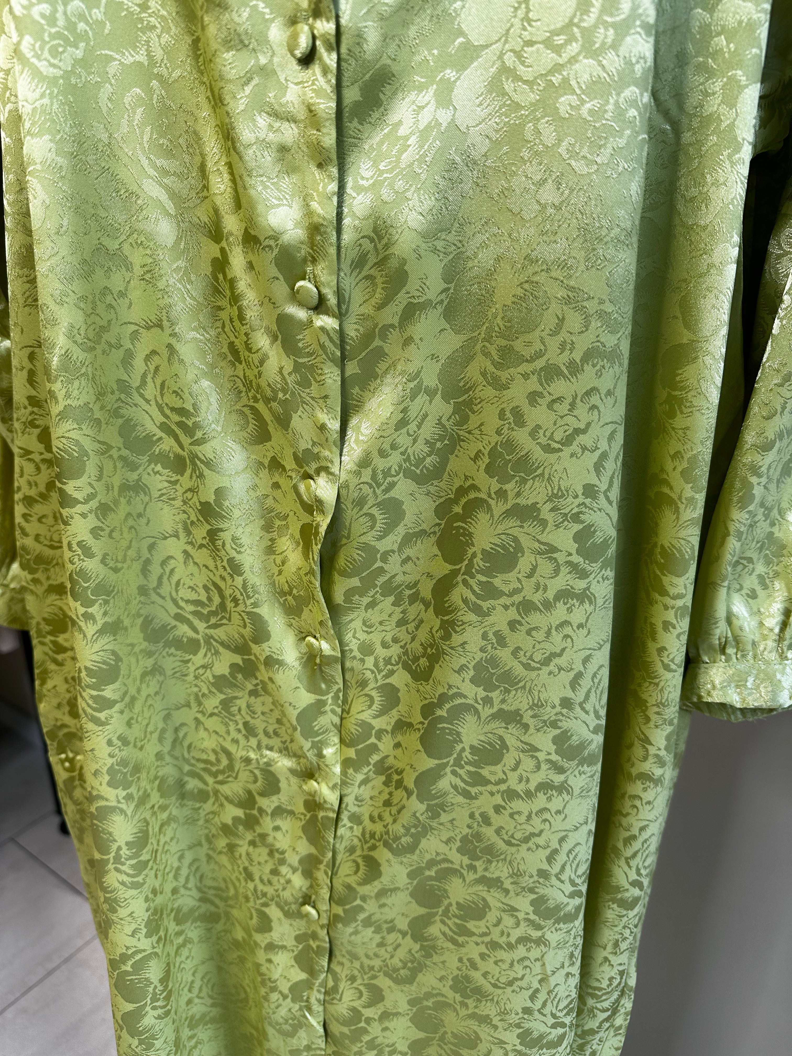 Kleid mit Blumenprint in verschiedenen Farben